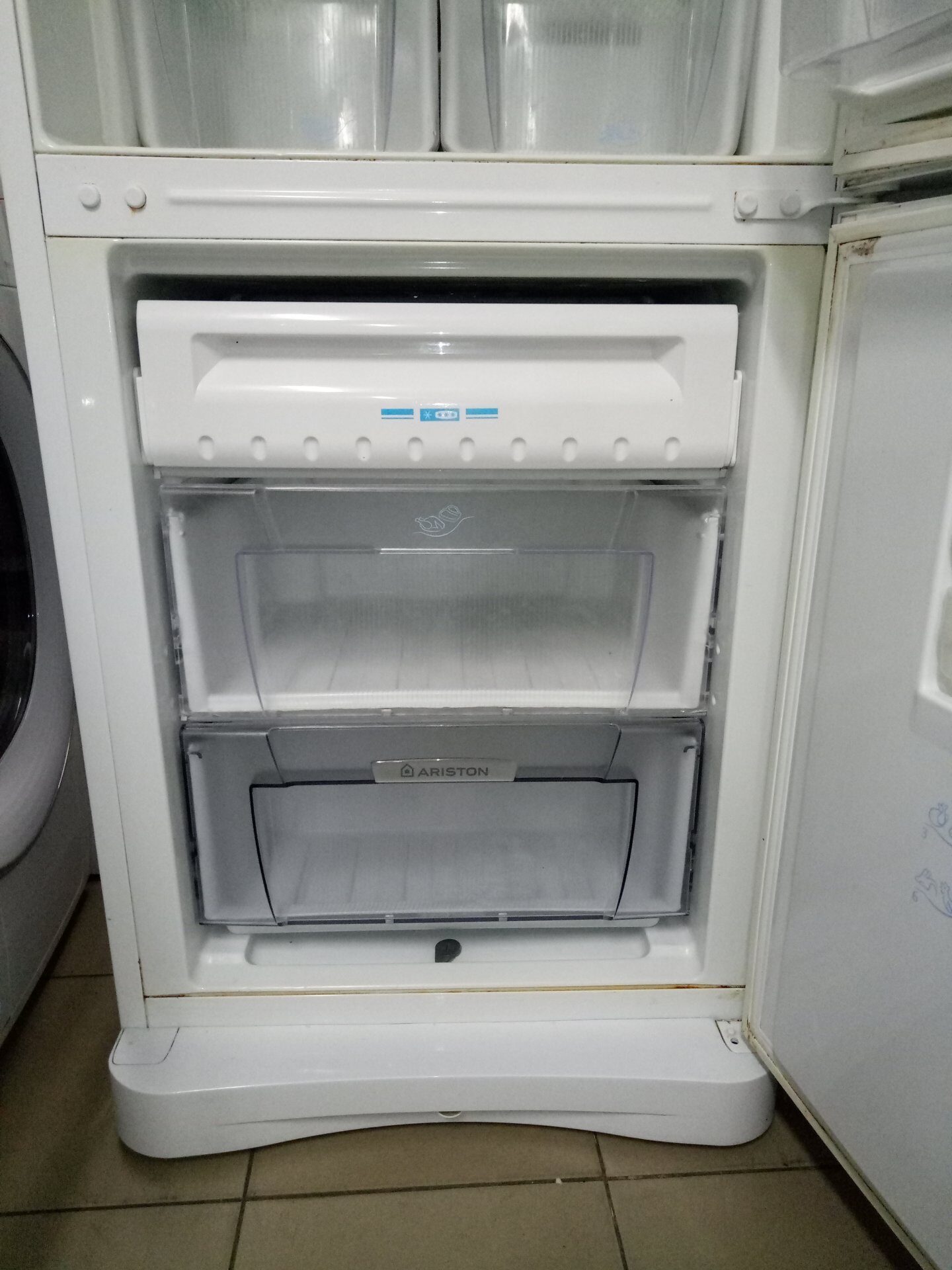 Холодильник Indesit C138G.016